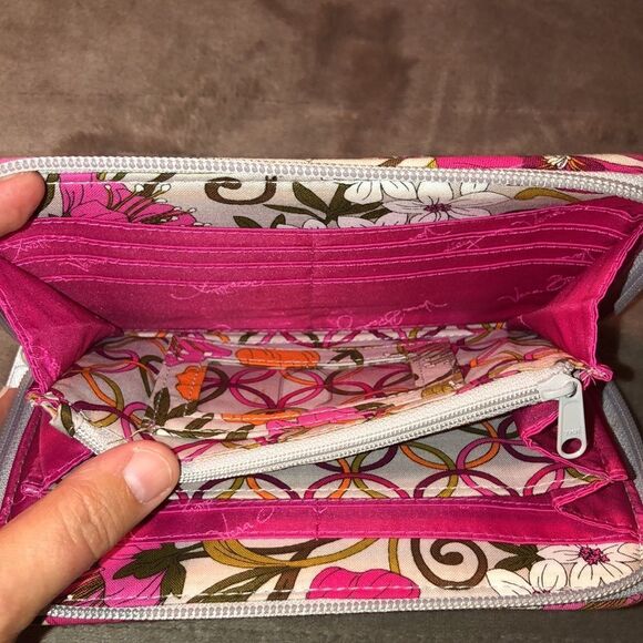 VB Tea Garden Gray Pink Orange White Fuchsia Quilted Floral Zip Around Wallet - Picture 8 of 10